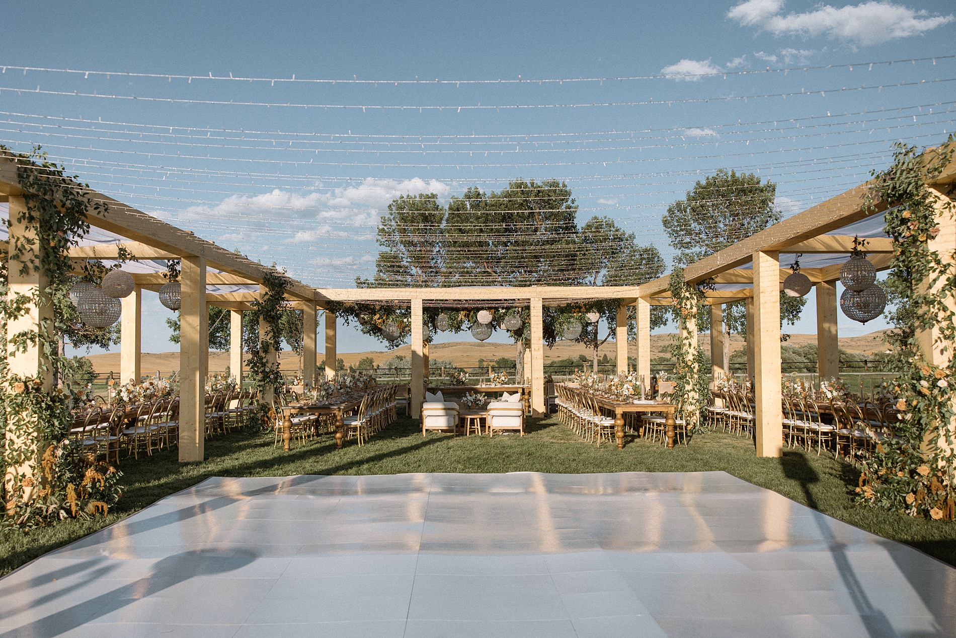 outdoor wedding reception in Sheridan, WY