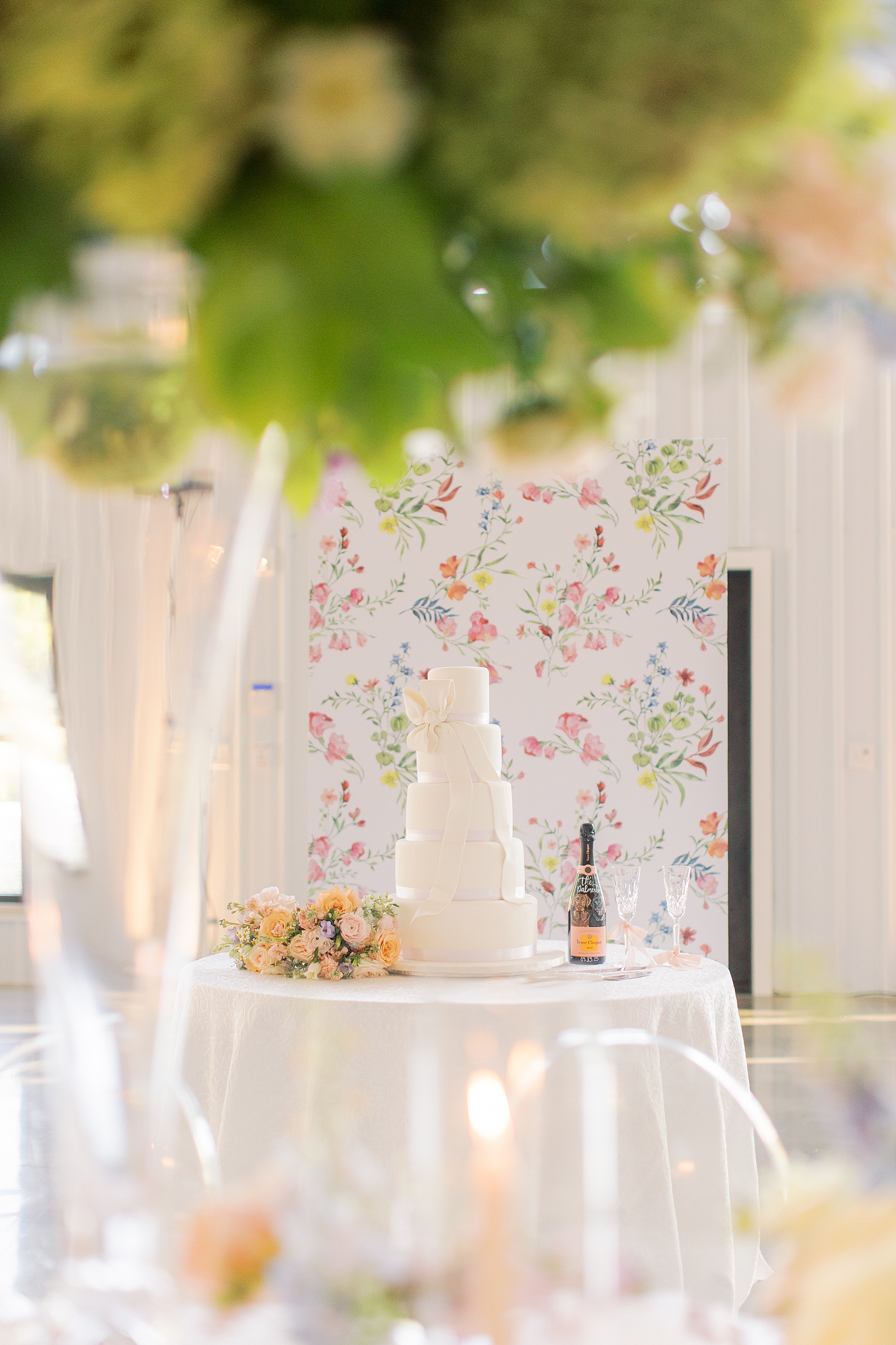 Floral artwork on Wallpaper Backdrop for cake