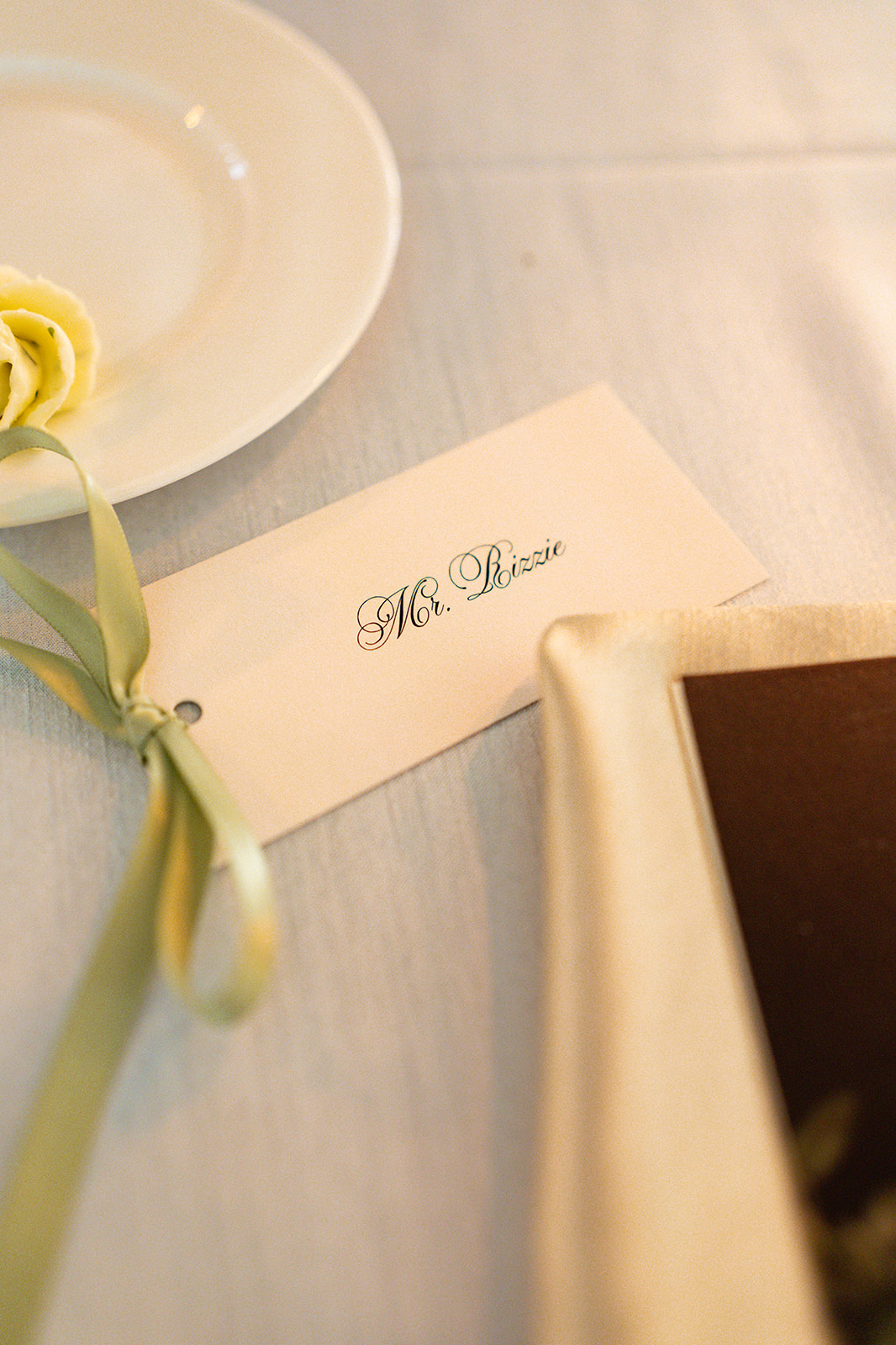 white place cards with colored ribbon meal indicator