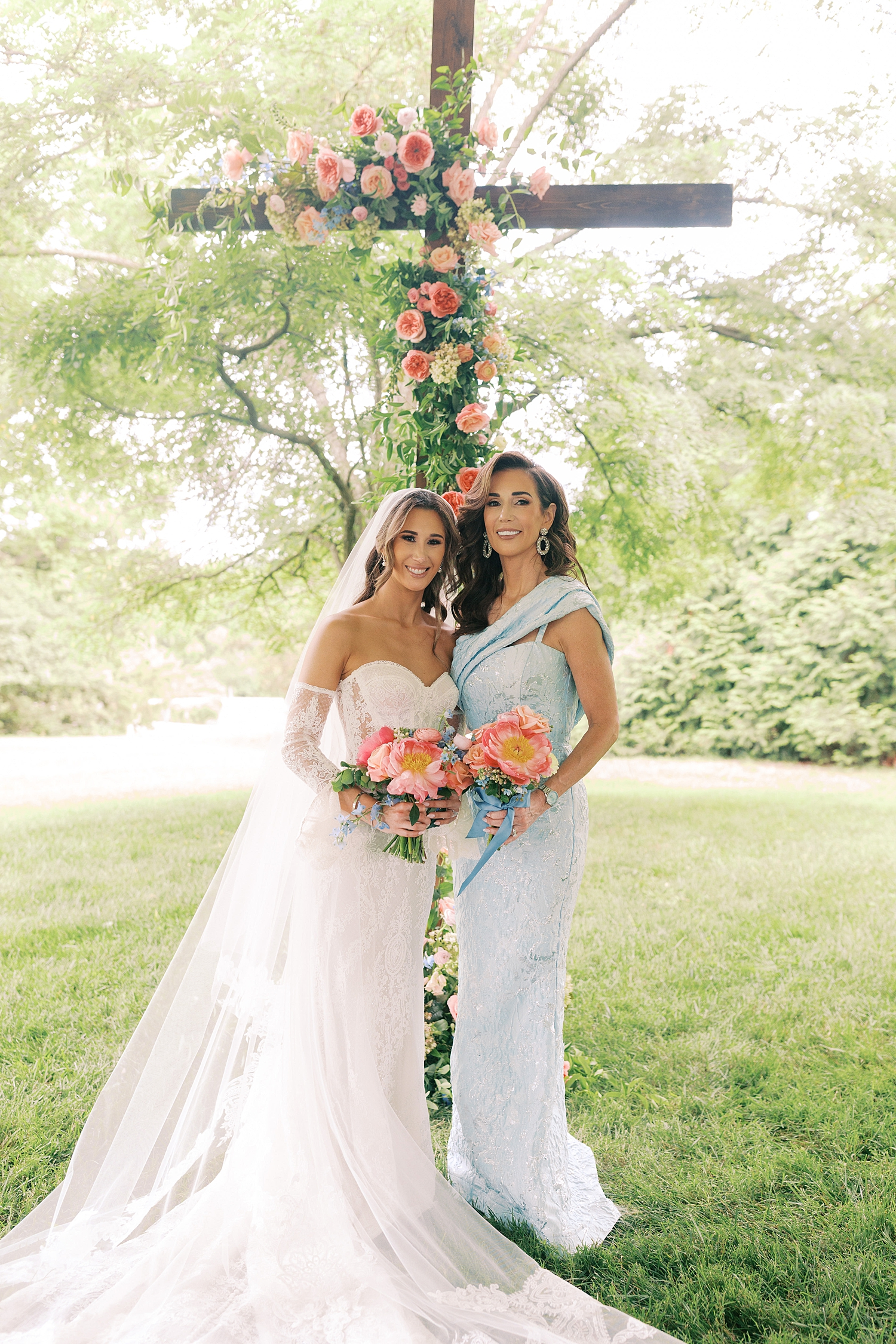 Bride and mother at Ravenswood Wedding