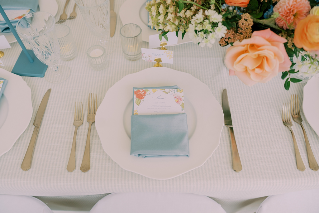 menus and place cards in gold base
